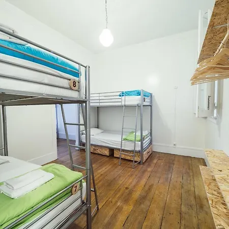 旅馆 Impact House